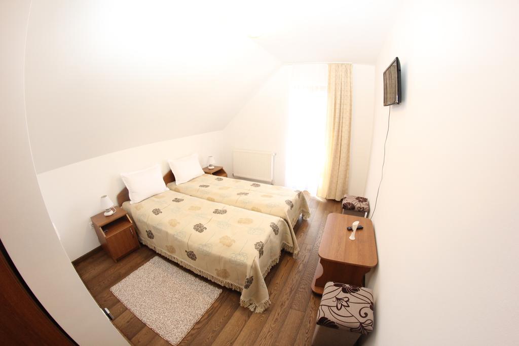 Ezüstfenyő Agroturisztikai Panzió Hotel Borzont Kültér fotó